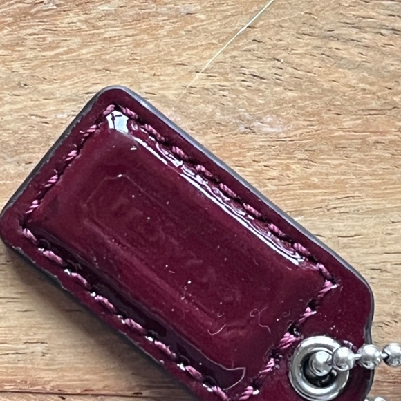 Vintage Coach bag, silver sequins, burgundy interior and patent leather hang tag - Picture 7 of 14